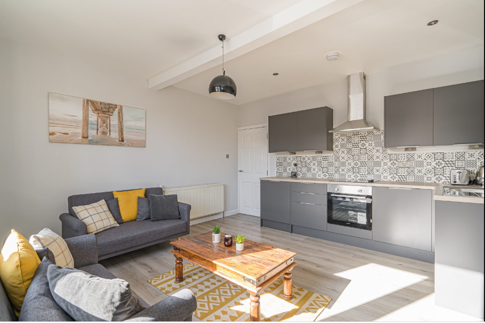 2025 04 12 16 42 14 lounge kitchen 5 1536x1024 1.jpg 1536×1024